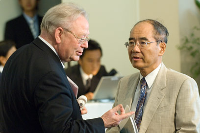 UNU Rector Hans van Ginkel and UNESCO Director-General Koichiro Matsuura